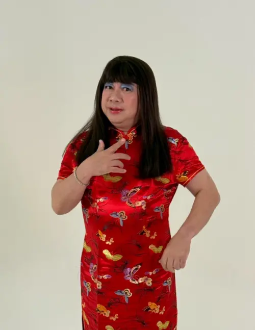 ▲第60屆金鐘獎節目類頒獎典禮，會有特別表演向過去的綜藝節目致敬，董至成扮演的經典綜藝角色董月花將在舞台上重現。（圖／三立提供）