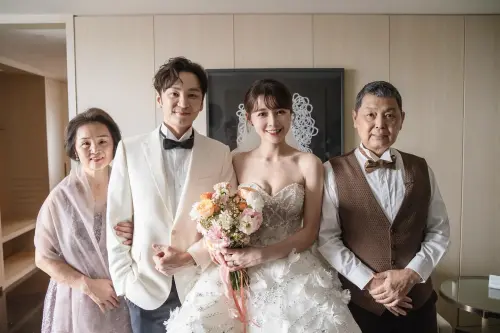 Energy書偉痛別摯愛父親水哥！淚送最後一程：一切圓滿了謝謝您
