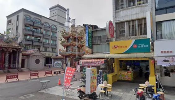 ▲高雄市旗津區旗下里廟前路109號1樓「尚海派彩券行」開出10月2日威力彩頭獎2.27億。（圖／GoogleMaps）