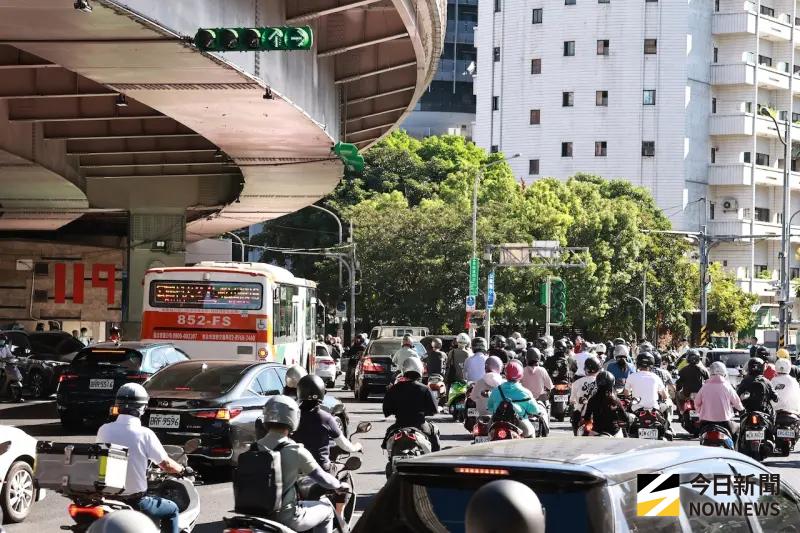 ▲公館圓環拆除後，交通狀況受矚目。（圖／記者吳翊緁攝）