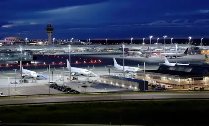 ▲德國當地時間週四晚上，慕尼黑國際機場因為出現不明無人機而緊急關閉。（圖／翻攝自Bild）