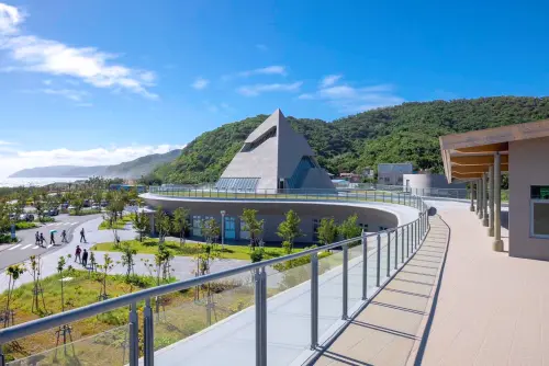 ▲南仁湖育樂南仁湖企業是國內最具規模的休閒服務業OT及BOT經營集團，經營中壢服務區、湖口服務區等國道休息站。圖為南仁湖經營的南迴「最美休憩站」大武之心南迴驛。（圖／大武之心南迴驛臉書）