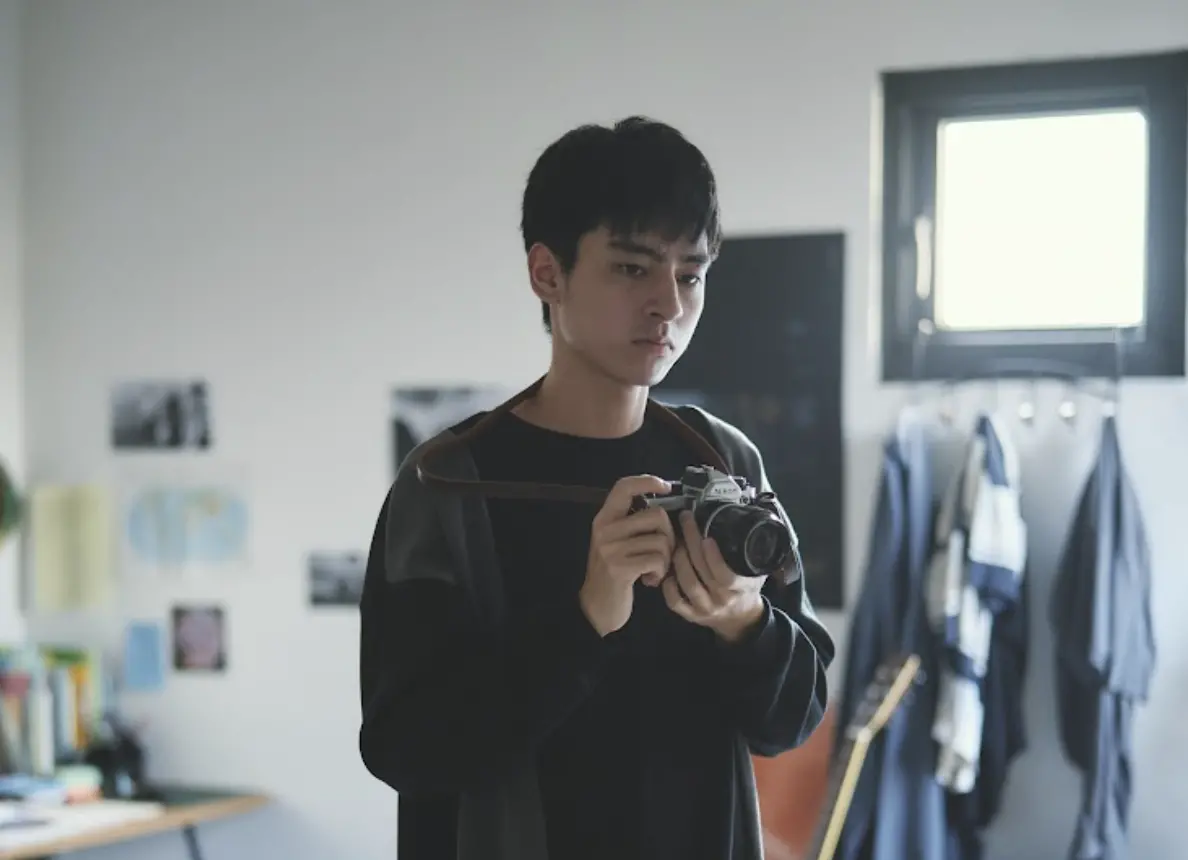 ▲劉敬首度在電影裡擔任要角，就以《失明》入圍本屆金馬獎最佳新演員，感謝片中的媽媽林依晨，他在兩人共舞的場面被讚表現光彩奪目，其實那時林依晨有點醉，還叫錯他戲裡名字，卻意外神助攻。（圖／周子娛樂提供）