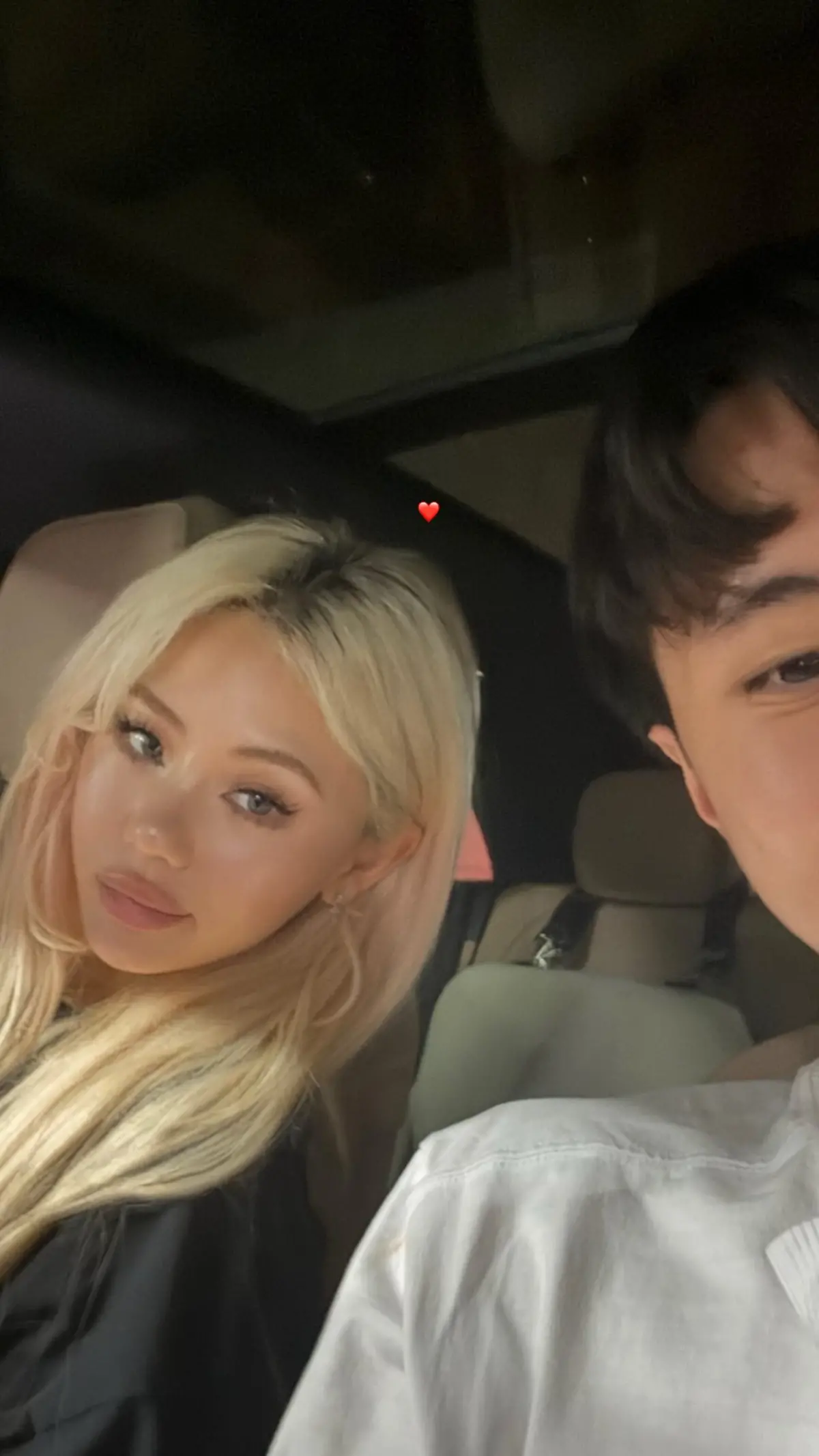 ▲Twitch超人氣實況主最強高中生Ray（如圖）今（3）日疑似公開新戀情，曬出與27.6萬粉絲網紅Angi的甜蜜合照，Angi外型火辣掀起粉絲暴動，不少網友紛紛直呼：「母胎初戀就這麼辣！」（圖／翻攝自Ray IG@rayasianboy_）