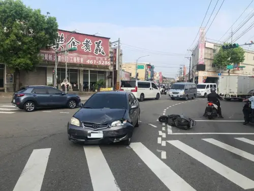 桃園78歲老翁闖紅燈！女騎士遭撞「空中翻轉360度」腦出血重傷
