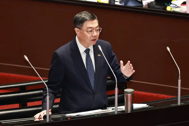 ▲國民黨立委洪孟楷說，希望加入政院群組，行政院長卓榮泰說，「部會首長的通訊錄大家都有吧？」（圖／記者吳翊緁攝，2025.10.03）