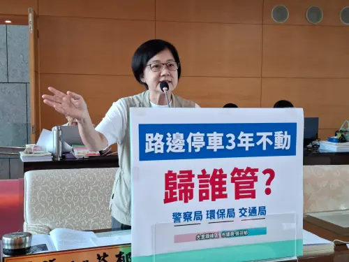 中市路邊「有牌廢車」動不了　議員：歸誰管
