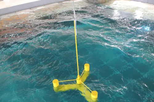 一鍵造出瘋狗浪！高雄離岸工程中心助海洋能、浮式風機在台灣就位
