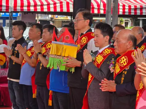 中壢仁海宮200年醮壇動土　何志偉送暖祝「好孕」並允諾這1事
