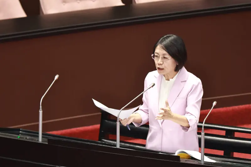 ▲國民黨立委翁曉玲被學生爆料，遭清大科法所拔掉「合聘教師」資格，今（12）日上午親上火線回應強調「只是沒開課」。（圖／記者吳翊緁攝，2025.10.03）