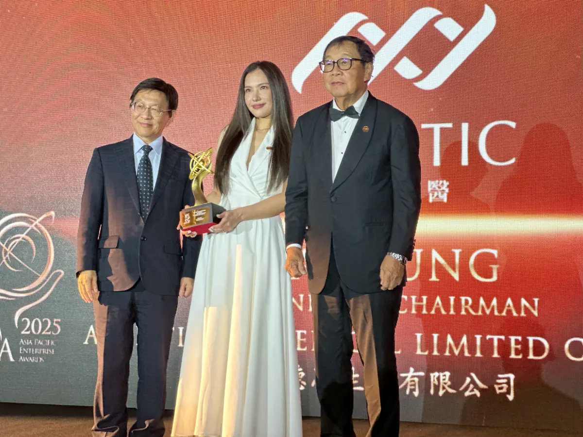 ▲雅德思生醫創辦人賴虹堅持推動牙醫平權理念，獲國際肯定蟬聯APEA「卓越企業領袖獎」。（圖／業者提供）