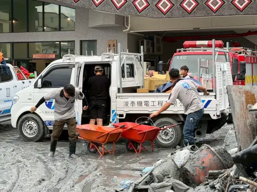 ▲花蓮馬太鞍溪溢流重創光復鄉，台中浚泰機電秉持同島一命，號召同仁組隊馳援。（圖／浚泰提供）