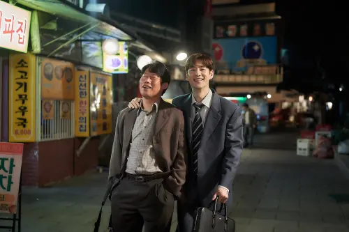 ▲李帝勳（右）是因為為柳海真，才馬上答應接演《國寶風暴》。（圖／車庫娛樂）