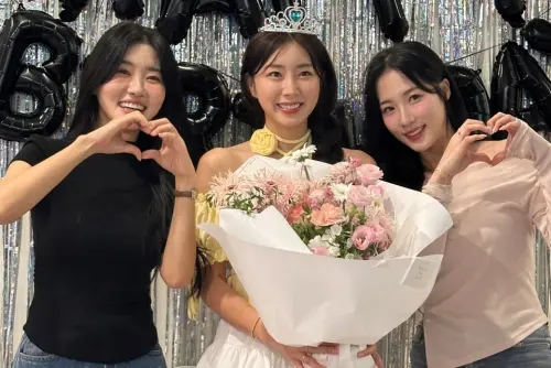 安芝儇不畏2S見面會風波！盛裝出席生日派對　甜美合體朴旻曙
