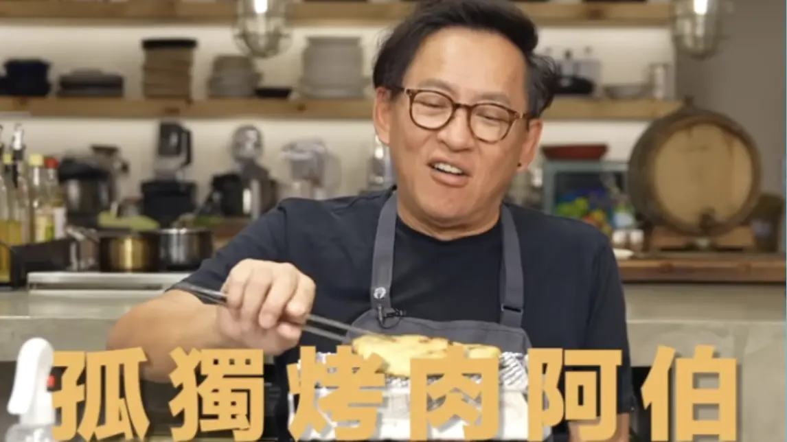 ▲中秋烤肉最難的不是米血糕！名廚詹姆士（如圖）示範玉米筍、魚下巴、干貝及甜不辣，這4樣魔王級難度，他祭出7大祕笈，想了解更多《NOWNEWS今日新聞》帶你／妳看下去！（圖／翻攝自詹姆士YouTube）