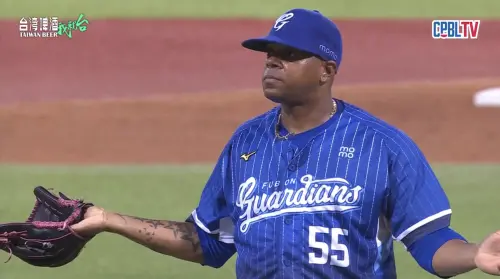 ▲富邦悍將力亞士在第6局連續出現2次觸身球，引發板凳清空。（圖／截圖自CPBL TV）