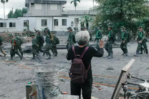 打臉陳柏惟！陸軍短影音記錄花蓮救災　 災民感謝國軍清理家園
