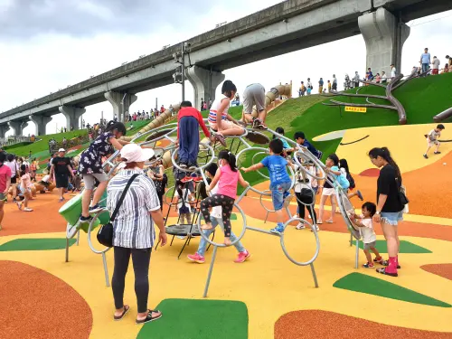 新北最強免費遊樂園來了！佔地4公頃、捷運直達　設施百種能玩水
