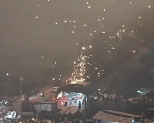 湖南無人機表演意外！煙火如「天女散花」引燃山林　民眾驚呼奔逃
