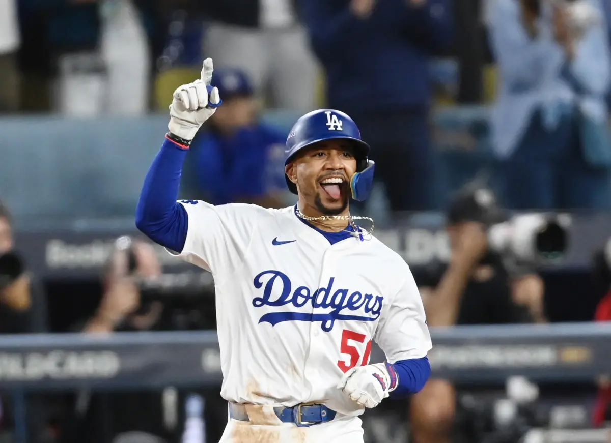 ▲美國職業棒球大聯盟（Major League Baseball）於今（28）日宣布，洛杉磯道奇球星貝茲（Mookie Betts）榮獲2025年度「羅伯托．克萊門特獎」（Roberto Clemente Award）。（圖／美聯社／達志影像）