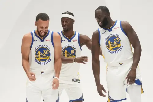 ▲勇士三巨頭的健康是勇士這賽季的重點，勇士主帥科爾（Steve Kerr）透露主將柯瑞（左起，Stephen Curry）、巴特勒（Jimmy Butler）和格林（Draymond Green）都會有出賽時間限制。（圖／美聯社／達志影像）