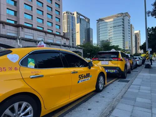 ▲上午7點超過百人從北中南各地出發。（圖／55688台灣大車隊提供）