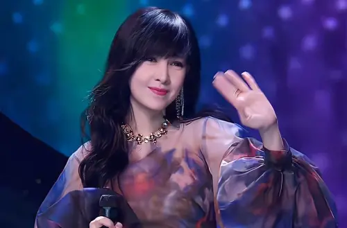 57歲周慧敏遭王晶爆料肉太軟！玉女掌門人私下面貌曝：乖巧又斯文
