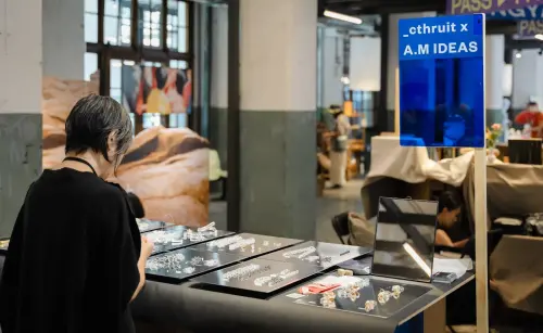 ▲松山文創園區第三屆「松市SONGYAN MARKET」即日起至10月12日於北向製菸工廠登場，今年以「PASS｜過站不停」為主題，集結逾30個特色品牌。（圖／松山文創園區提供）