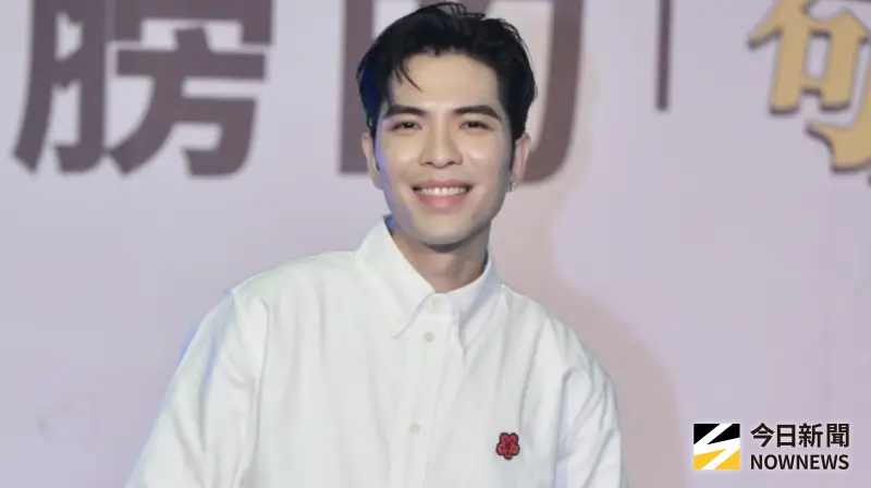 ▲75歲資深藝人林光寧上月2日呼吸困難ICU搶救，檢查出肺部細菌感染，其女婿蕭敬騰（如圖）今（4）日出席公益活動透露，林光寧又復發入院，「前2天還在加護病房，現在出來在一般病房」，強調自己天天往返醫院，全心陪伴對方度過病痛。（圖／記者林柏年攝影）