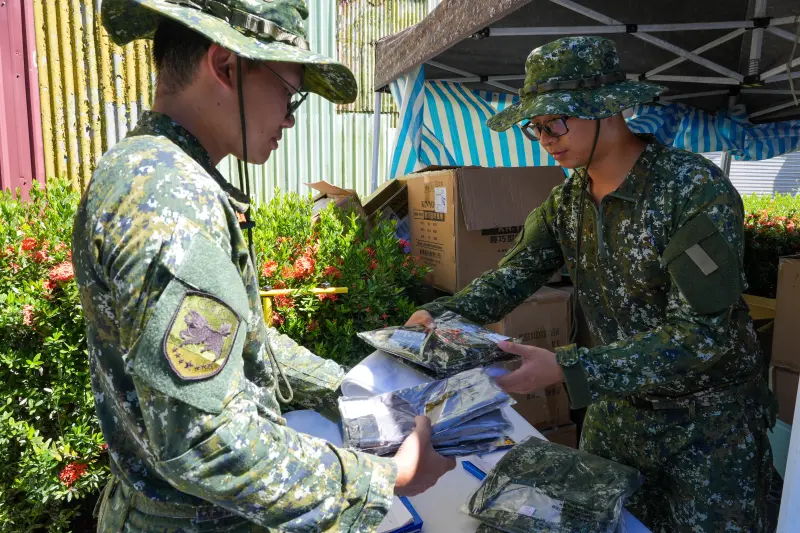 第二作戰區開設服裝補給站　滿足花蓮救災官兵換補需求