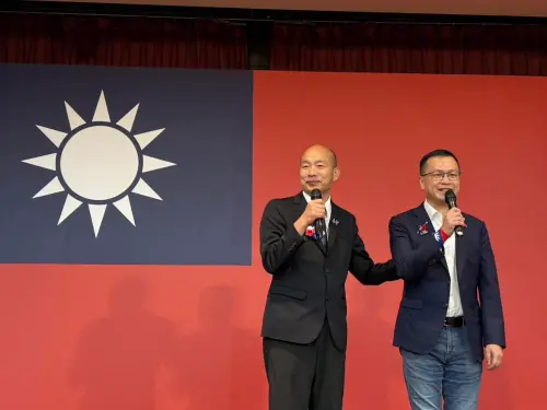 羅智強自辦國慶大會！韓國瑜唱《愛拚才會贏》　搭肩祝福心想事成
