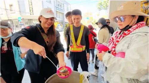 高市原民會赴花慰問送上美食　災民驚喜：這一味好熟悉

