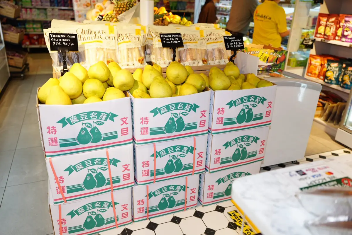 ▲雖然今年受颱風影響，產量銳減，部分頂級麻豆文旦甚至在裝櫃出口前即全數完售，再次展現台灣水果的高人氣與國際競爭力。（圖／南市府提供）