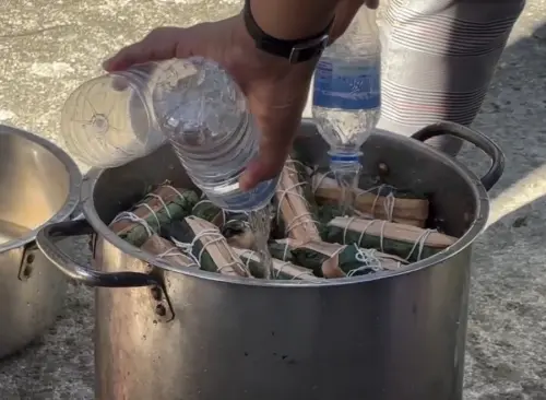 ▲高市原民會赴花慰問送上美食　災民驚喜：這一味好熟悉（圖／翻攝高雄市原住民事務委員會Instagram）