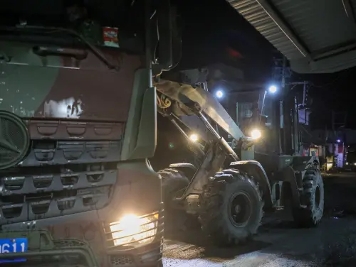 ▲為了盡速讓災區民眾恢復正常生活，國軍官兵持續在花蓮光復鄉災區執行公共區域災後復原。（圖／第二作戰區提供）