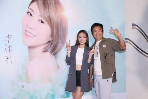 李翊君首登小巨蛋！老公檢場當司機 女兒升任貼身祕書超有愛
