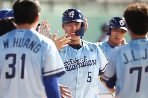 ▲富邦悍將王念好敲出本季第2轟，助隊以7：2擊退樂天桃猿。（圖／富邦悍將提供）