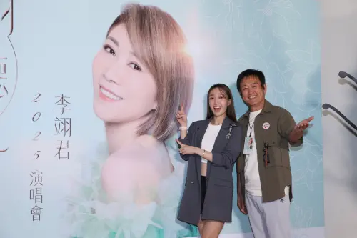 ▲李翊君今晚在台北小巨蛋開唱，女兒王敏淳（左）和老公檢場（右）出席力挺。（圖／記者嚴俊強攝影）