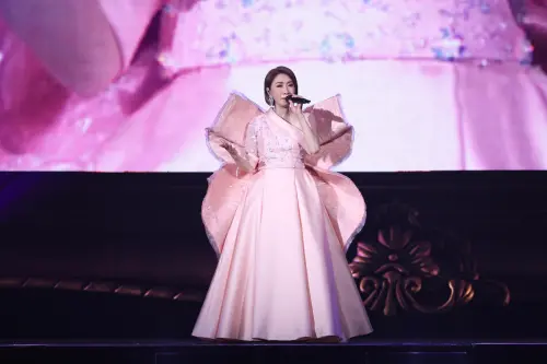 ▲李翊君（如圖）身穿粉色禮服首登小巨蛋，粉絲嗨翻。（圖／記者嚴俊強攝影）