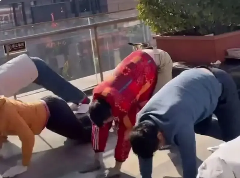 ▲台北市「藝識流國際身心靈療癒學院」驚傳死亡案，學員林姓男子生前曾在臉書發出「五體投地大禮拜」儀式。（圖／翻攝臉書）