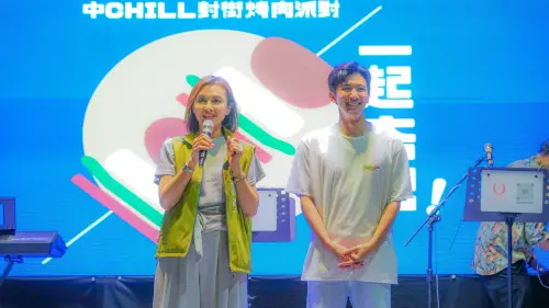 ▲立委邱議瑩、市議員候選人林浤澤及多位民代也一同出席，與近千位民眾在大街一起「大會烤」同歡。（圖／明孝里里長、前鎮小港市議員參選人林宏澤提供）