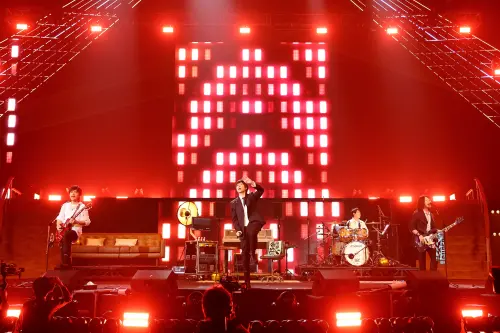 ▲五月天今（4）日晚間南下到高雄巨蛋參與《超犀利趴14》演出，由於石頭因個人因素請假，五月天變四月天。左起為怪獸、阿信、冠佑和瑪莎。（圖／相信音樂提供）