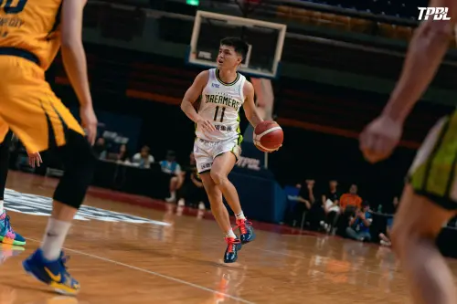 ▲今日最終場賽事由福爾摩沙夢想家對上新竹御嵿攻城獅。夢想家依舊以十人輪替應戰，本場由張宗憲、霍爾曼與高柏鎧輪番發威，三人上半場合力攻下35分、14籃板。（圖／TPBL提供）