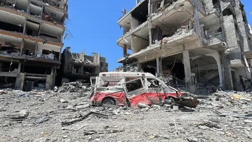 ▲一輛PRCS救護車被以軍轟炸毀損，造成醫護人員死亡。PRCS指出，同仁出勤都會互相道別，有的同事一去不回，令人鼻酸。（圖／PRCS提供）