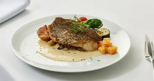 ▲一道鱸魚料理演繹出「熟悉的平凡，也能化身為舌尖上的皇冠」。（圖／業者提供）