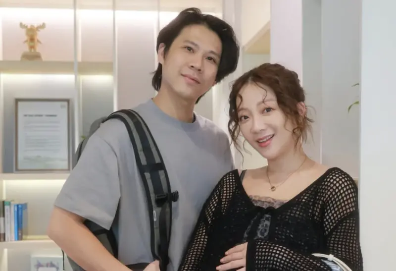 ▲女星玉兔（右）二寶預產期將近，近日她透露為了裝潢家裡，把人生積蓄全花光了，讓她感到非常慌張。（圖／＠bellayutu IG）