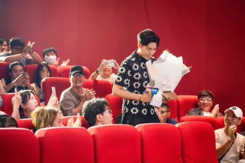 ▲阿凱包下影廳，慶生同時又進行球魂。（圖／翻攝自臉書@夫夫之道Fufuknows）