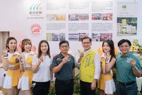 ▲中信兄弟啦啦隊女孩貴貴、妮可、凱蒂應邀進行活力四射開場應援表演。（圖／水保署提供）