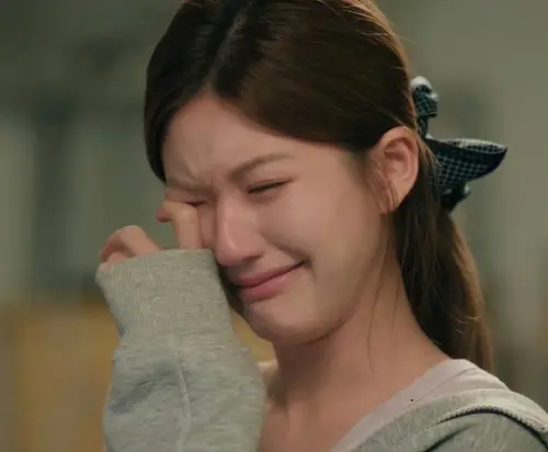 趙露思《許我耀眼》哭戲雙眼皮貼黏臉上　她一看表情垮掉：避雷了
