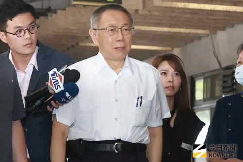 赴彭振聲母告別式！柯文哲聞記者問這事　無奈長嘆一口氣
